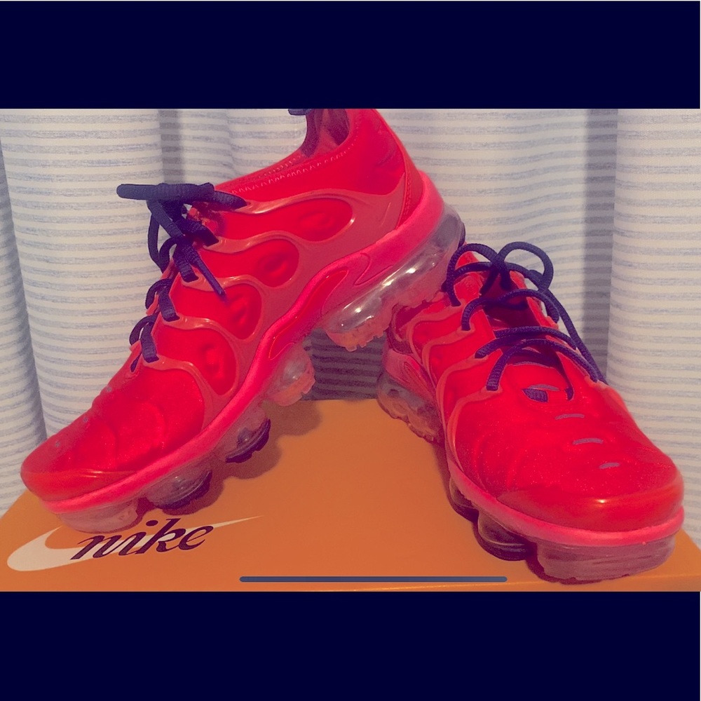 Nike Air Max hot pink size 8 like new hardly worn at all